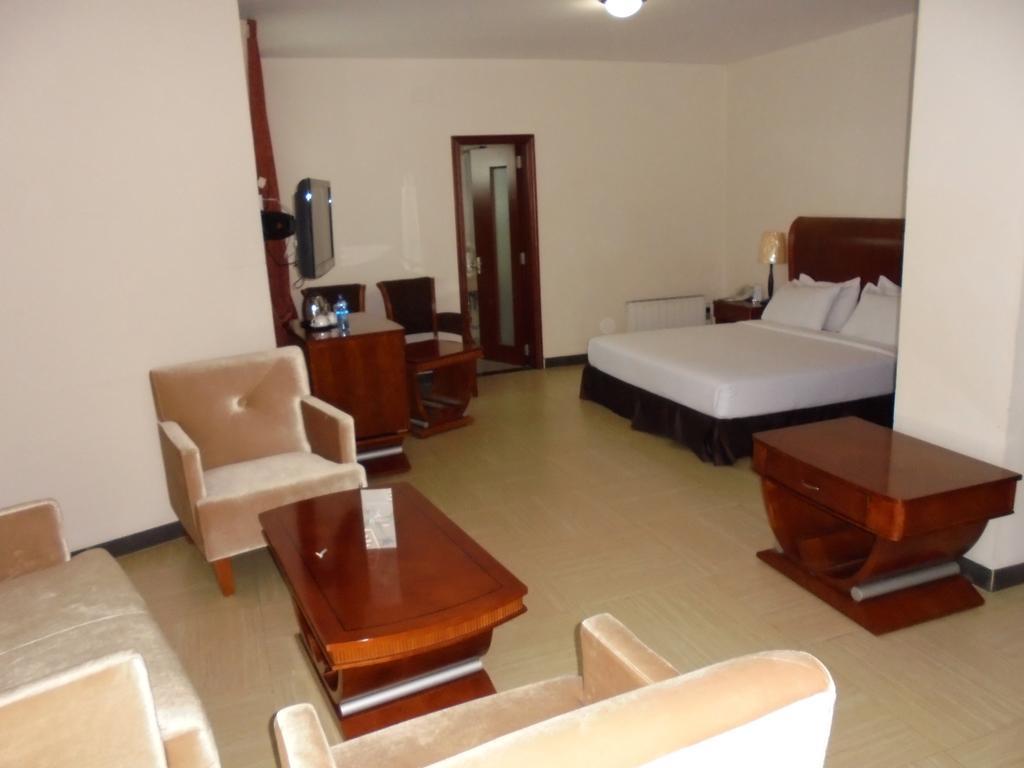 Aphrodite International Hotel Адис Абеба Екстериор снимка